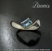 Single Wave Ring with Aquamarine